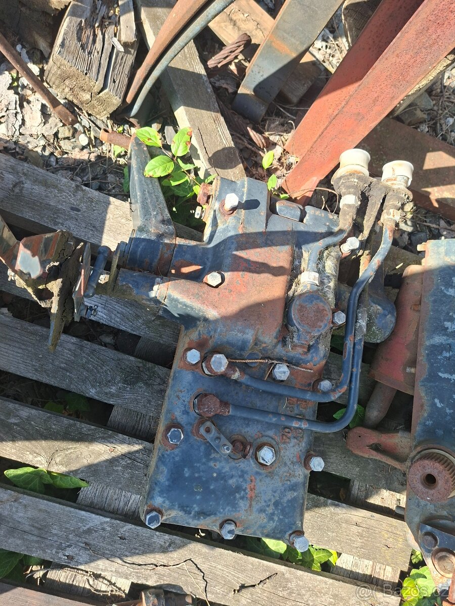 Víko hydrauliky zetor uřI - 5