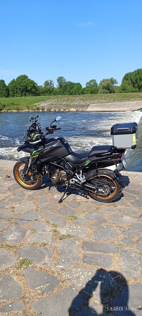 QJ SRT 700X
