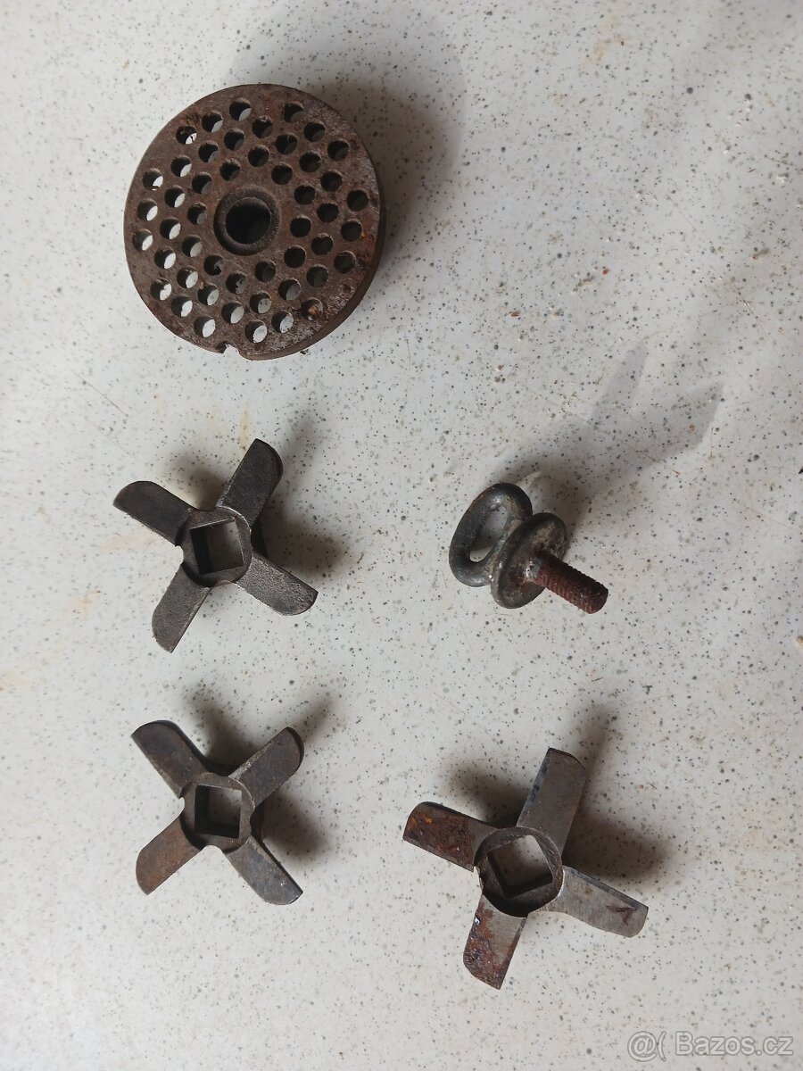 RUČNÍ MLÝNEK a různé náhradní díly na strojky - 5