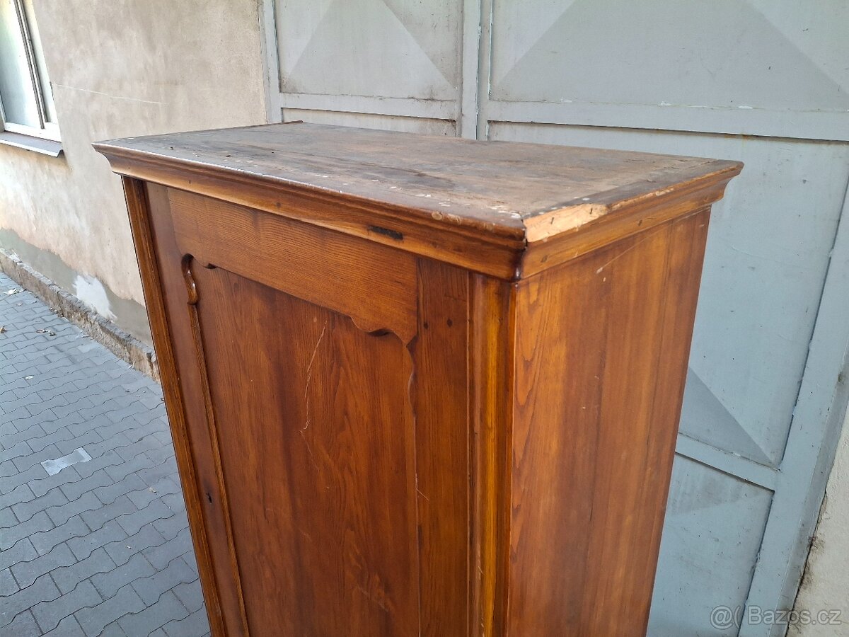 Starožitná dubová skříň - 5