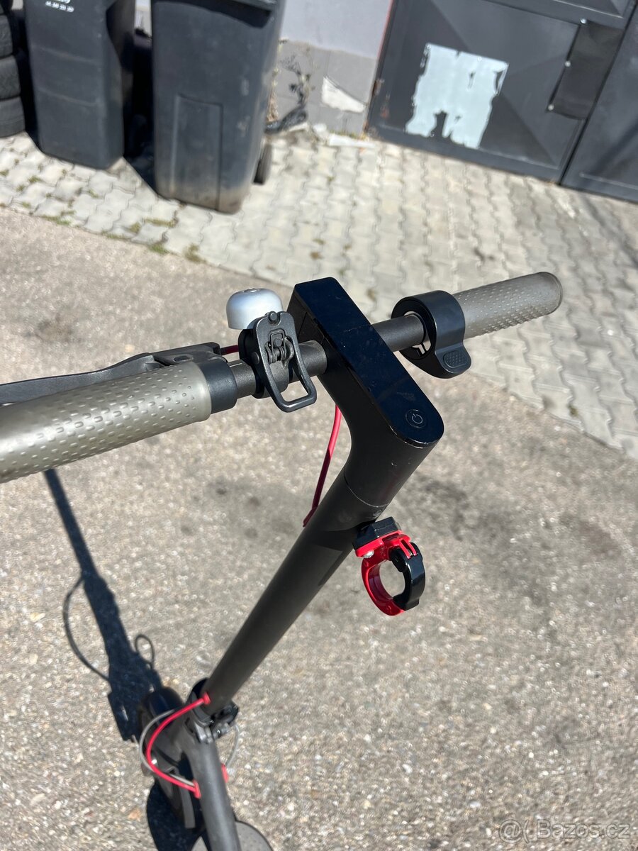 Xiaomi Mi Electric Scooter M365, vše funkční, nabíječka - 5
