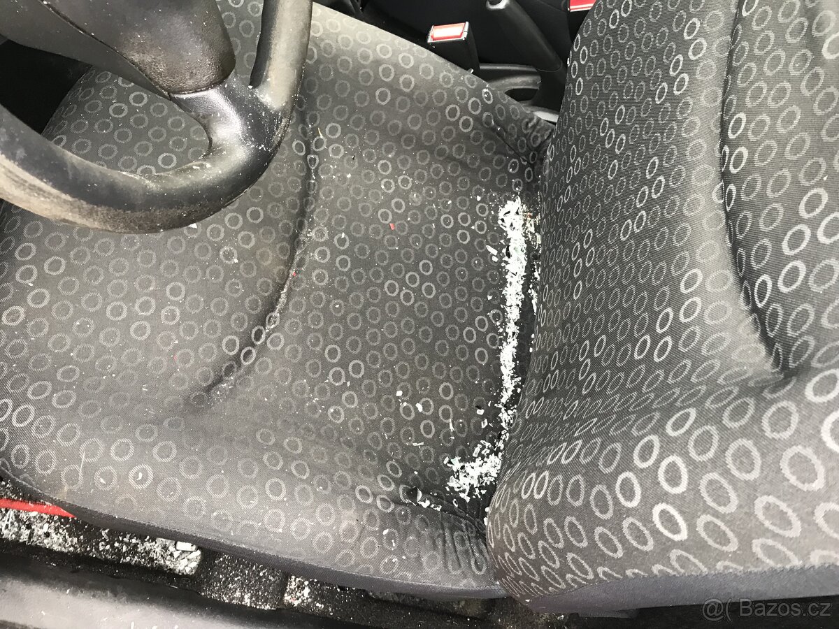 Toyota Yaris 1,0 VVT-i 2005 48kW - dily z vozu - 5