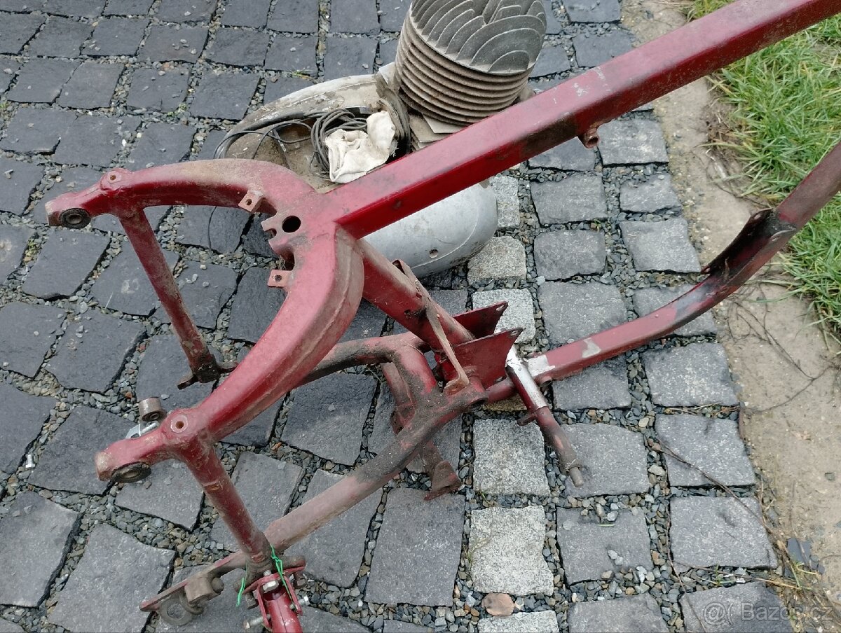 ČZ 175 rám s motorem - 5