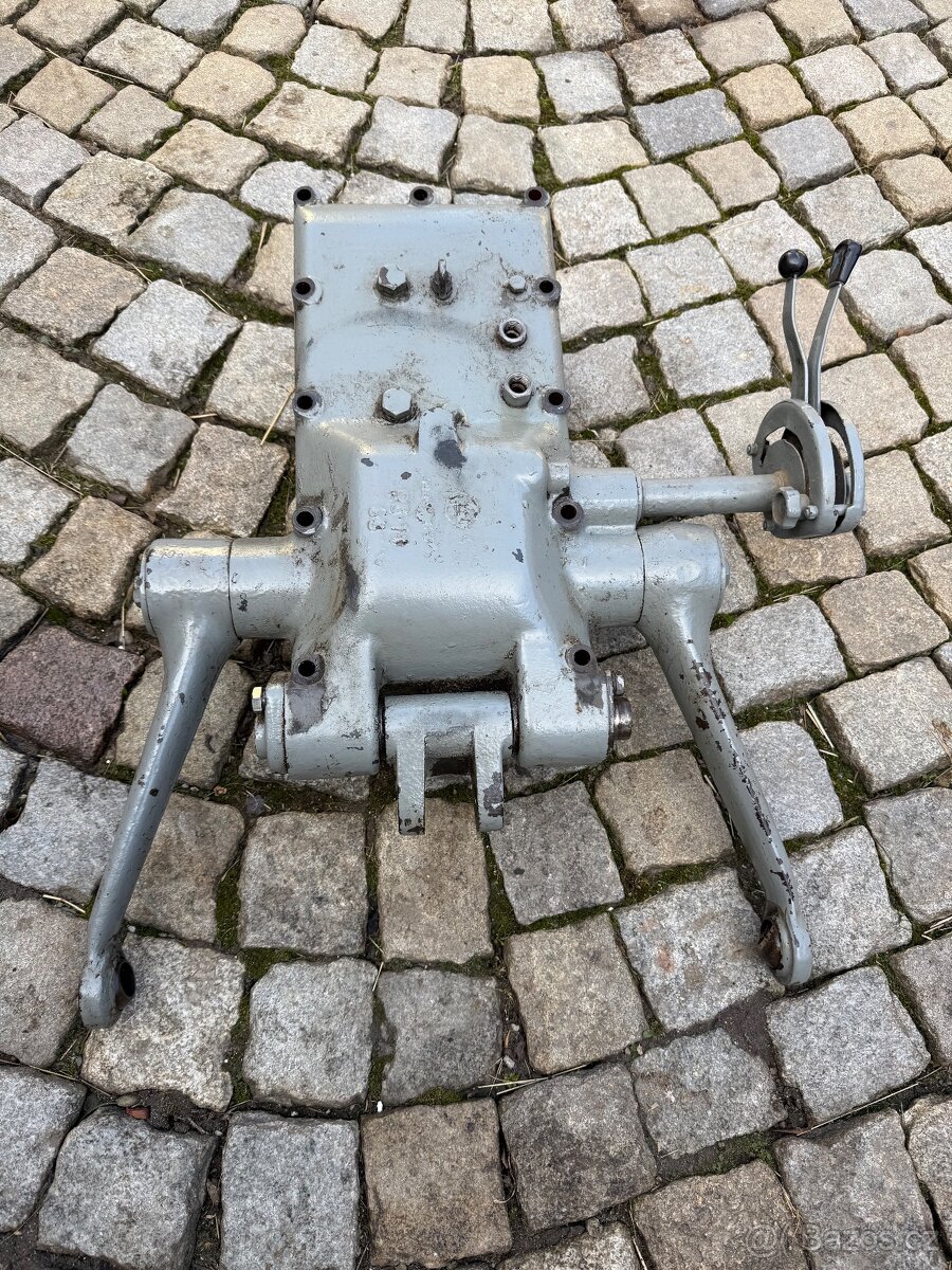 Víko hydrauliky - 5