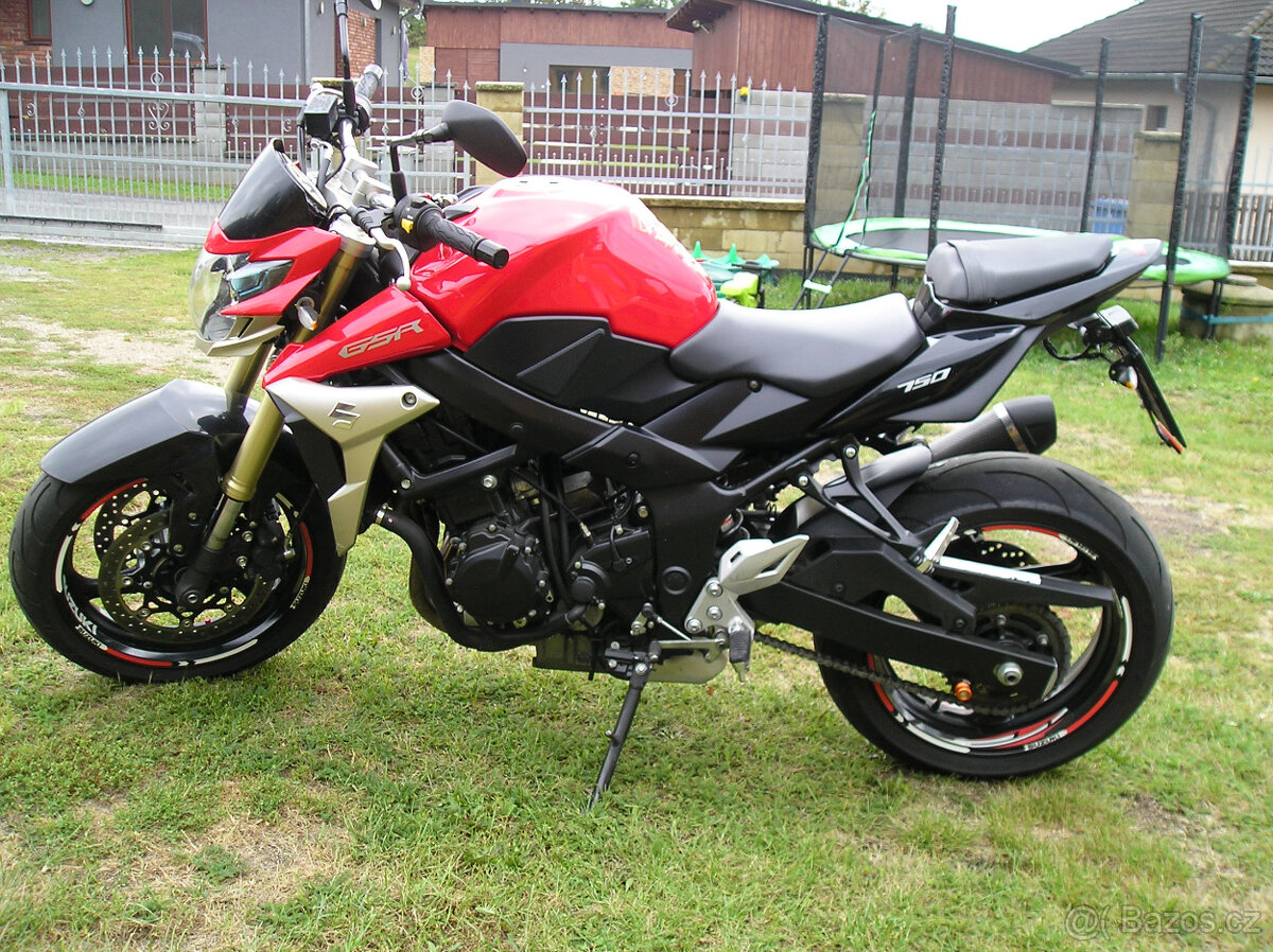 Suzuki GSR750 - 5