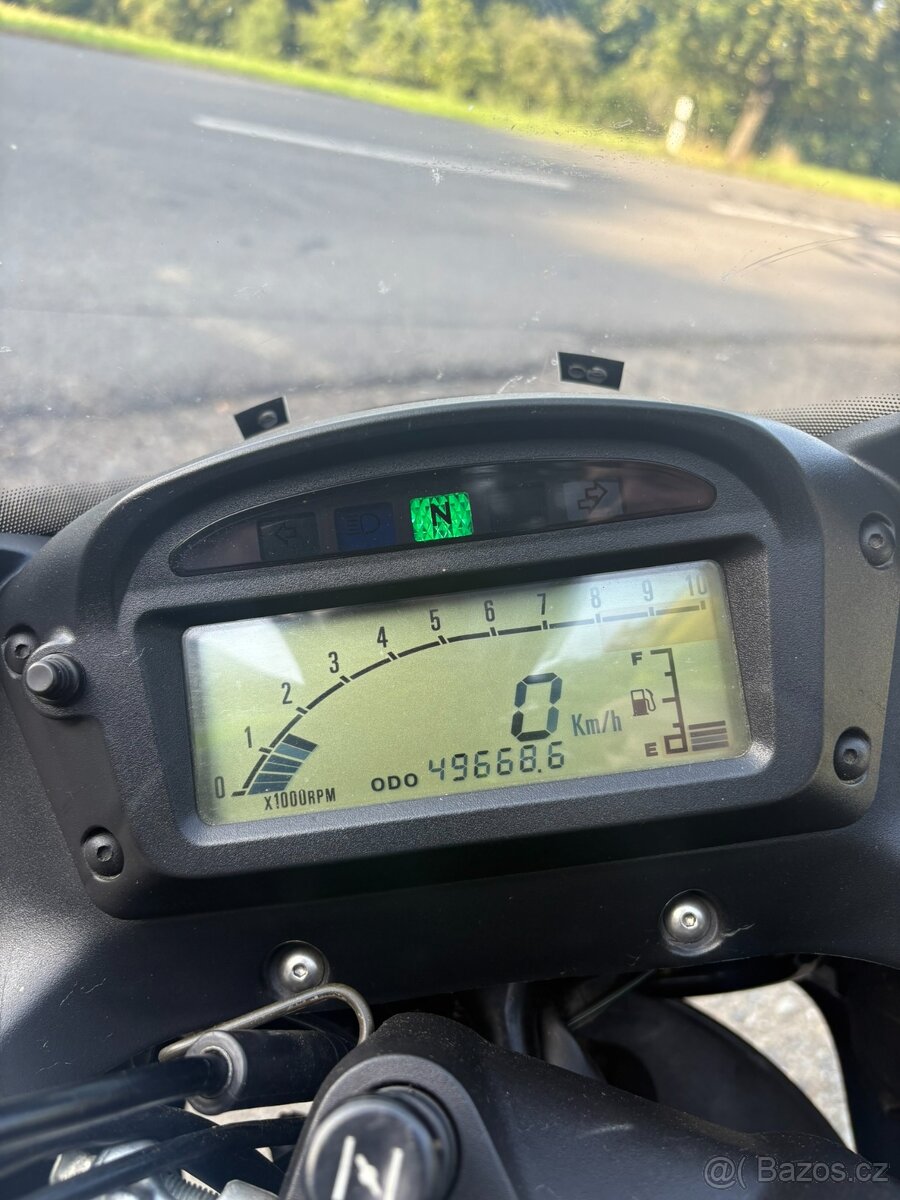 Suzuki XF 650 Freewind