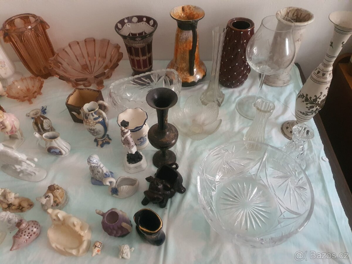 Kolekce porcelánových figurek, váz a skleněných mís - 5