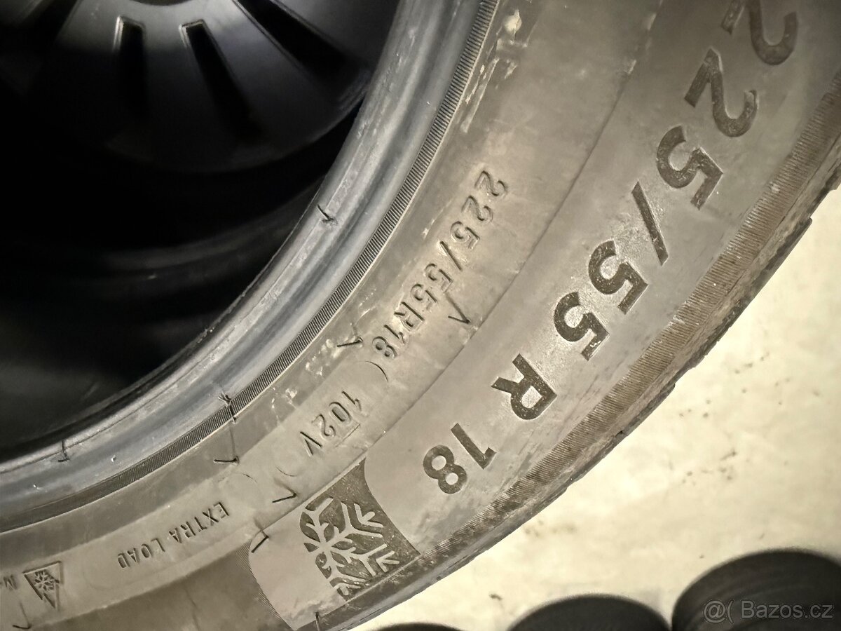 prodám zimní 225/55/18 Michelin - 5