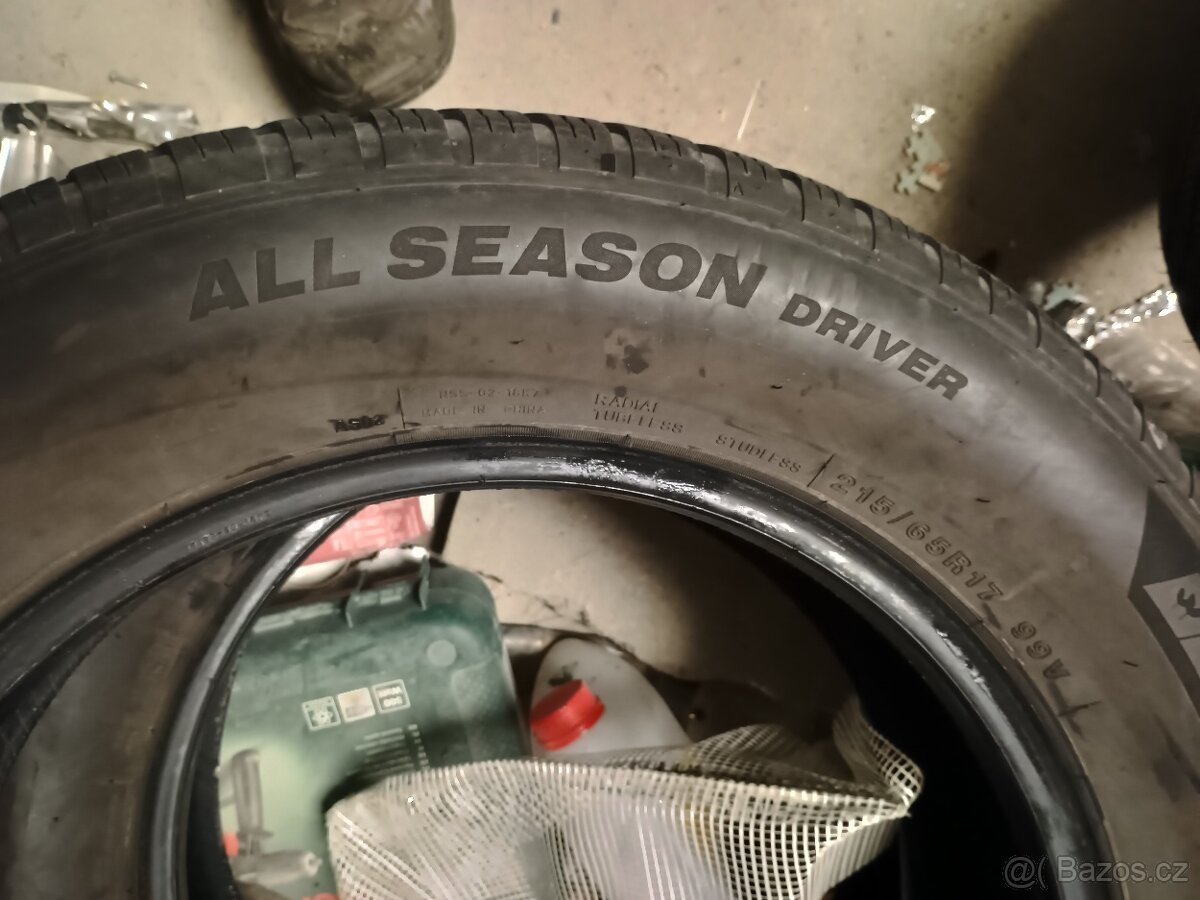 Celoroční gumy 215/65/r17 - 5