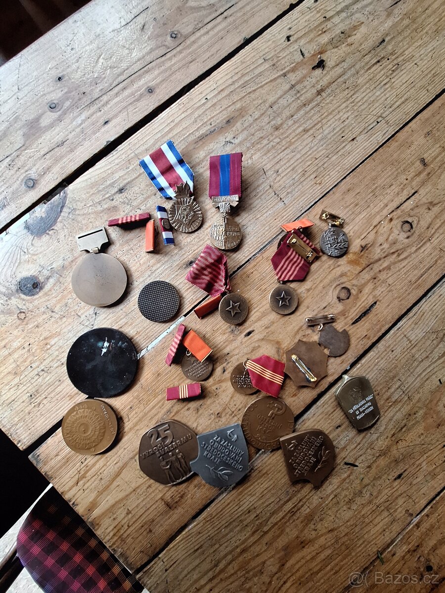 Rád medaile KSČ a další 19 ks - 5