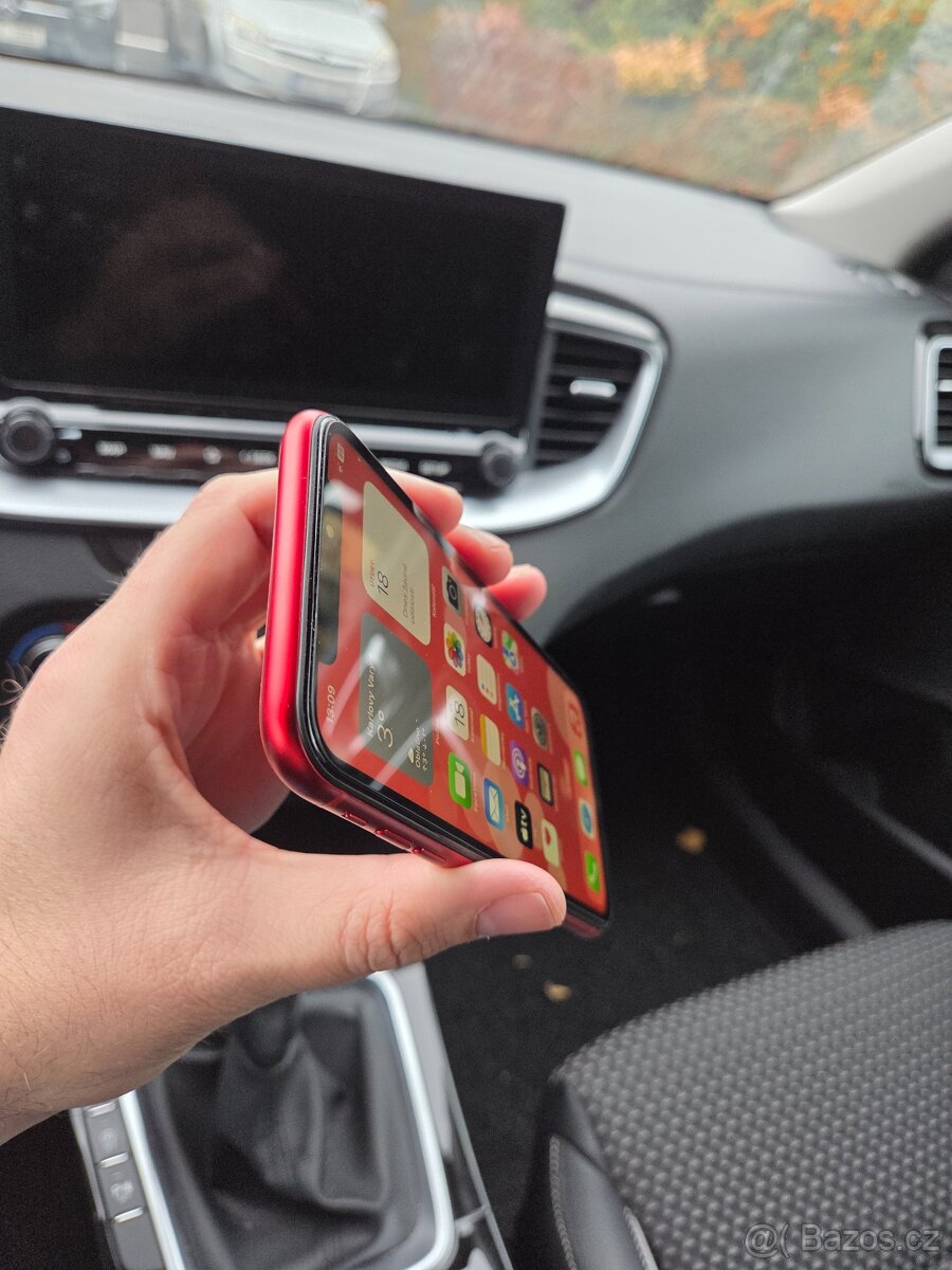PRODANO - Apple iPhone Xr 64GB product RED - baterie 80% - 5