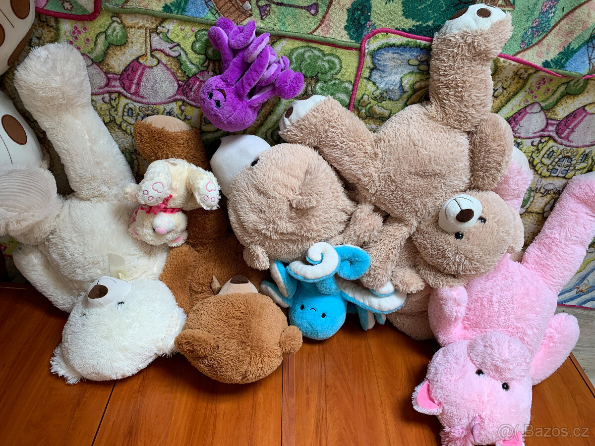 Sbírka plyšáků - přes 400 kusů, dále set Furby 2005 - 5