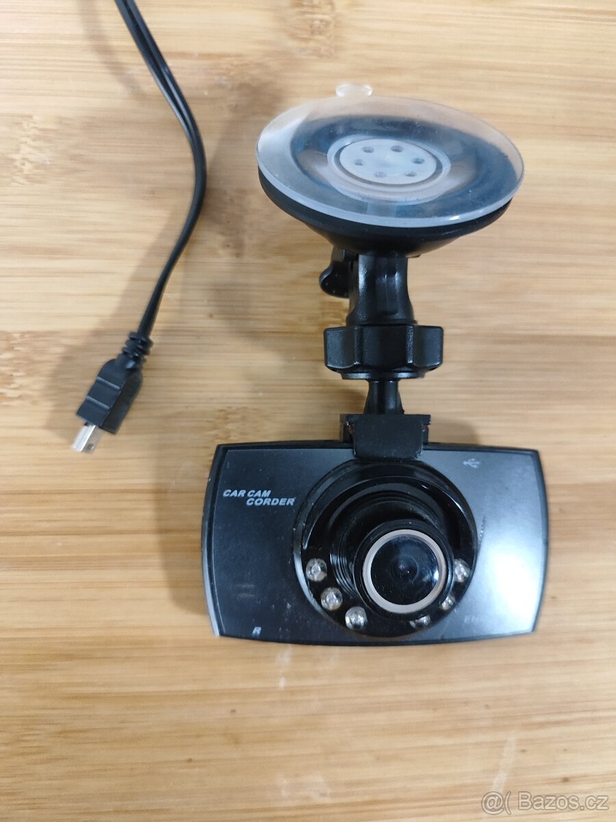 Palubní kamera do auta FullHD + 16 GB pamětová karta - 5