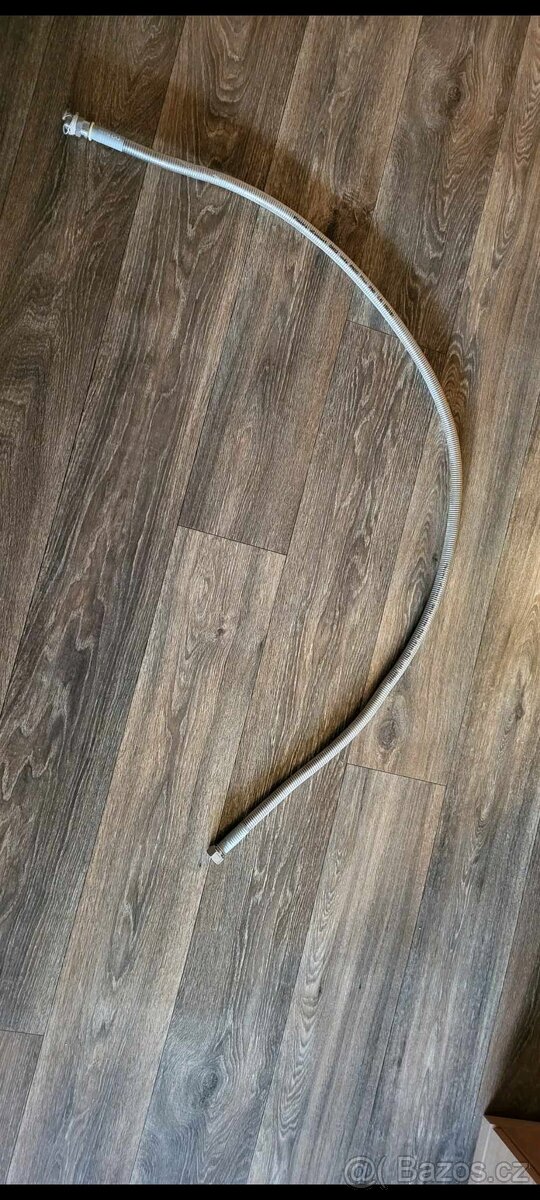 Připojovací plynová hadice ke sporáku. - 5