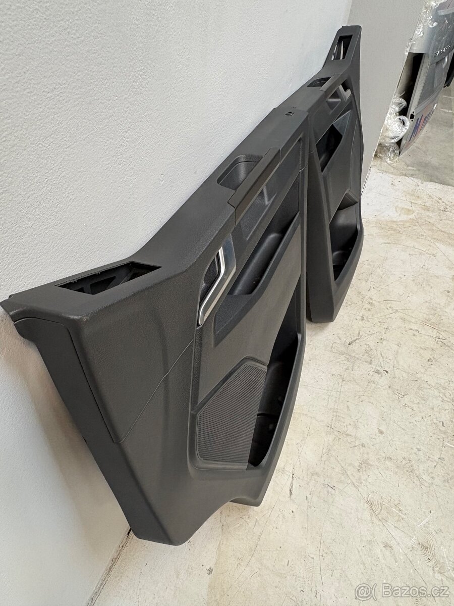 Tapecír / obložení dveří Vw T6 Černé provedení - 5