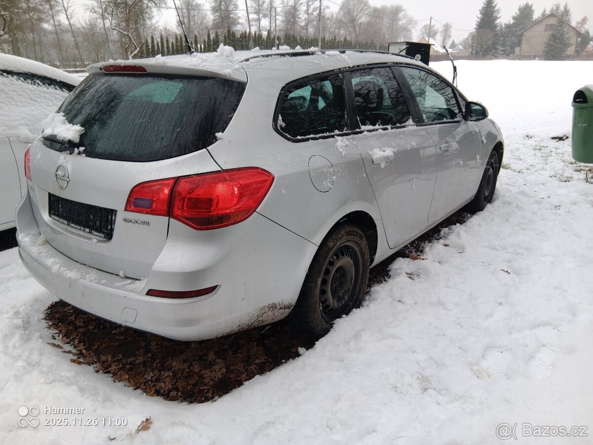 Opel Astra Kombi 1.4 benzín 124.000 km 2011 - 5