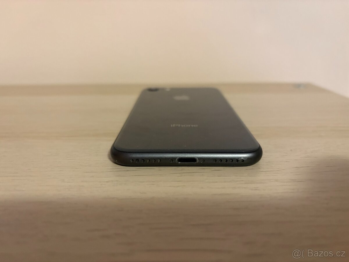 Poškozený Apple iPhone 8 A1905 (64 GB) - 5