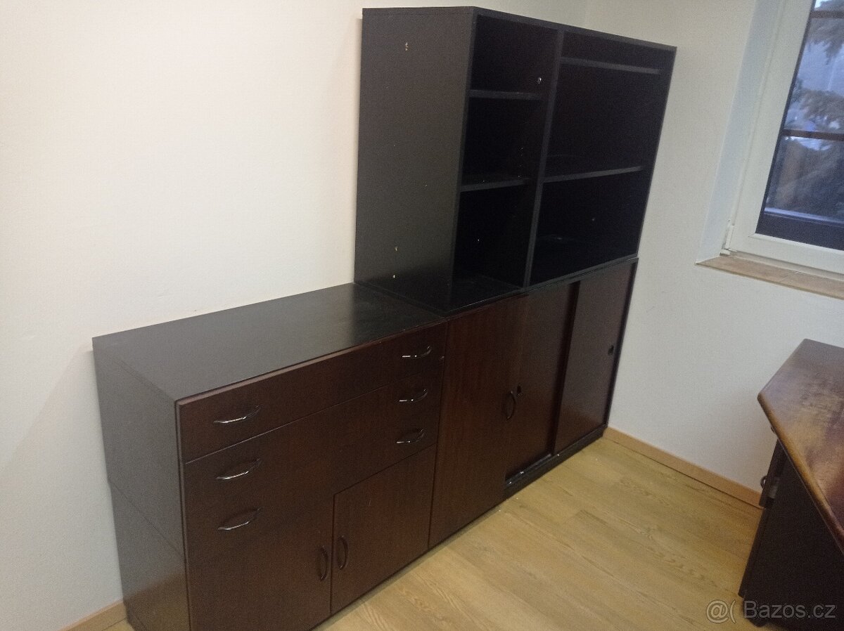 Pracovní kout + obývací stěna, masivní prvky - 5