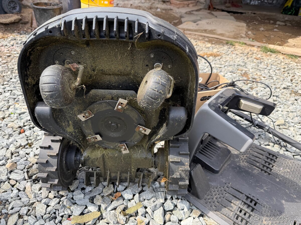 Robotická sekačka Mammotion YUKA mini 800 - 5