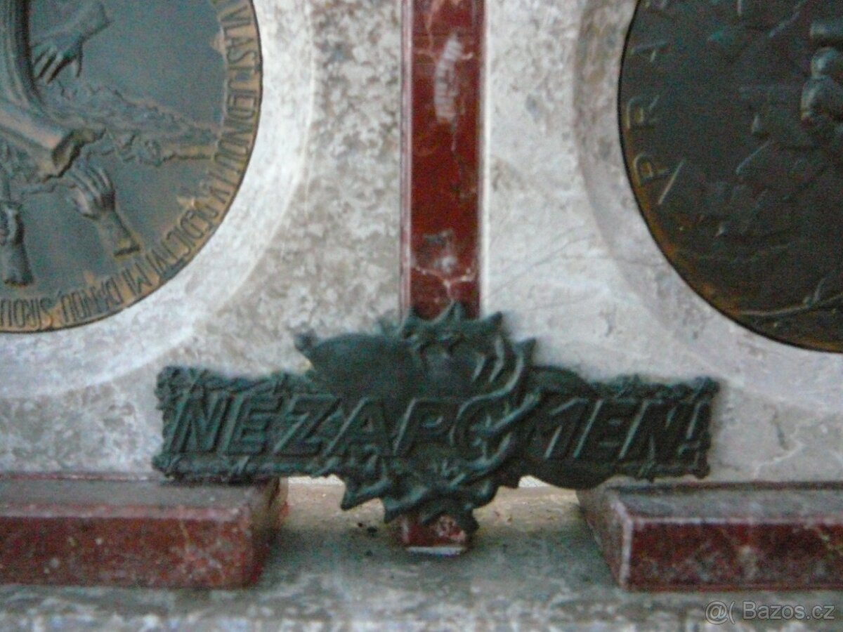 Prodám Dvě české medaile v mramorovém stojanu - 5