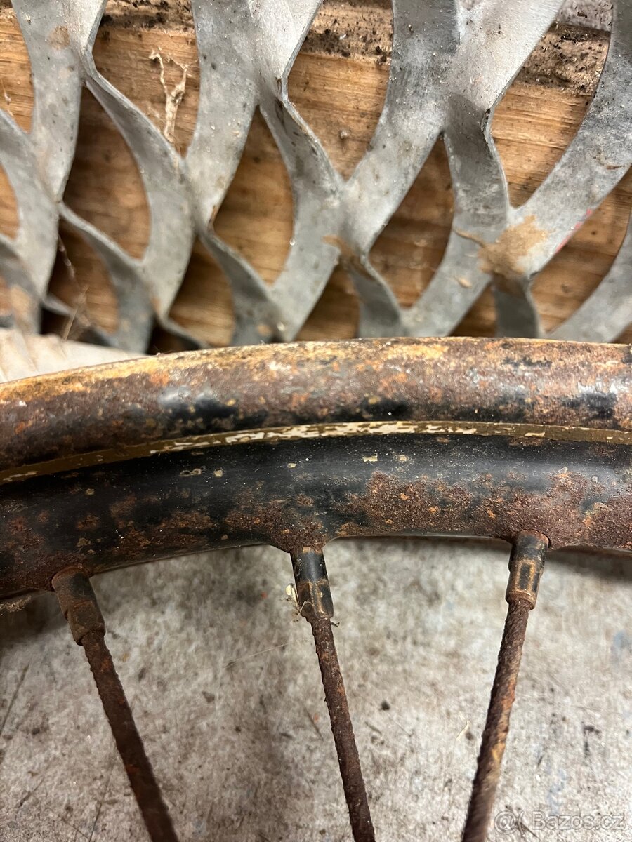 Přední kolo nejspíš ČZ 150C patina - 5