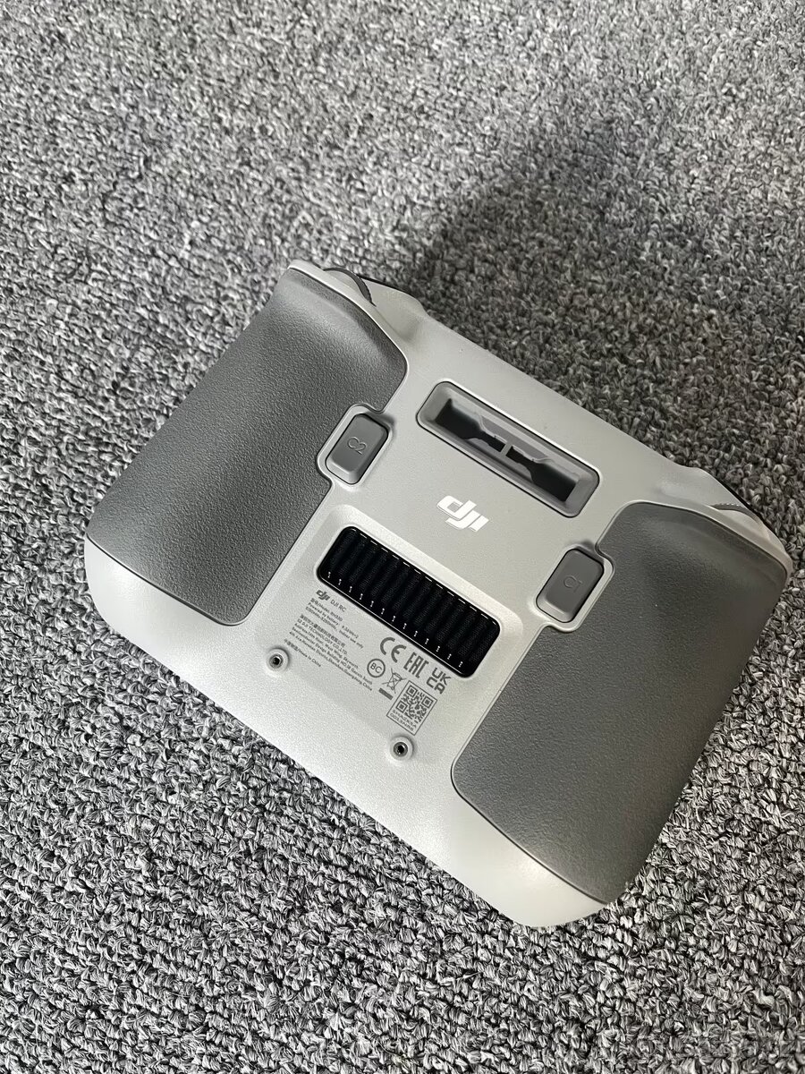 Dron DJI Mini 3 Pro se smart ovladačem a příslušenstvím - 5