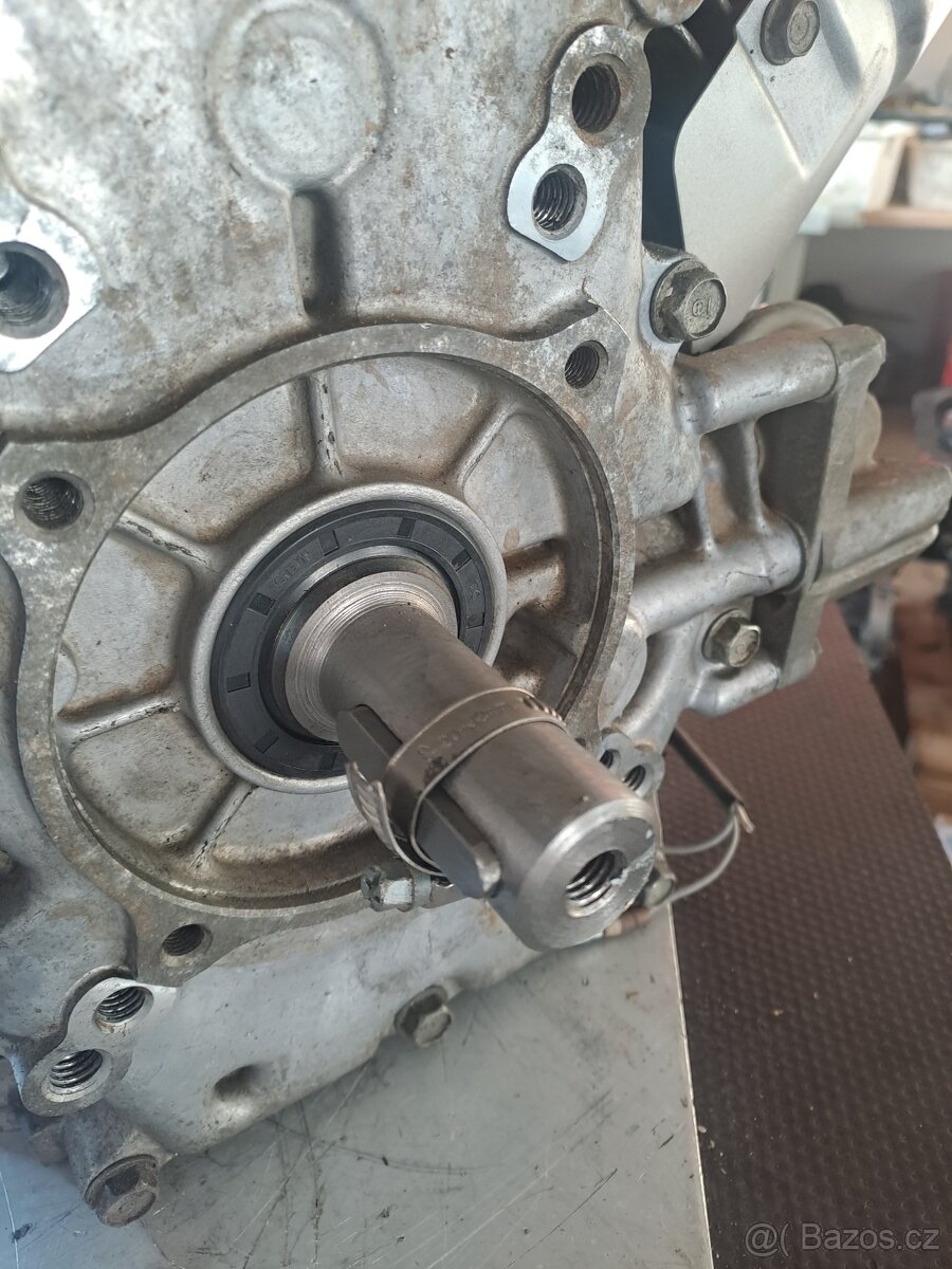 Motor Honda GX620 dvouválec 20 HP - 5