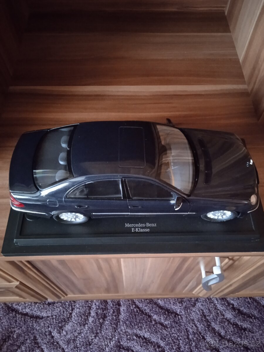 KYOSHO 1/18 - 5