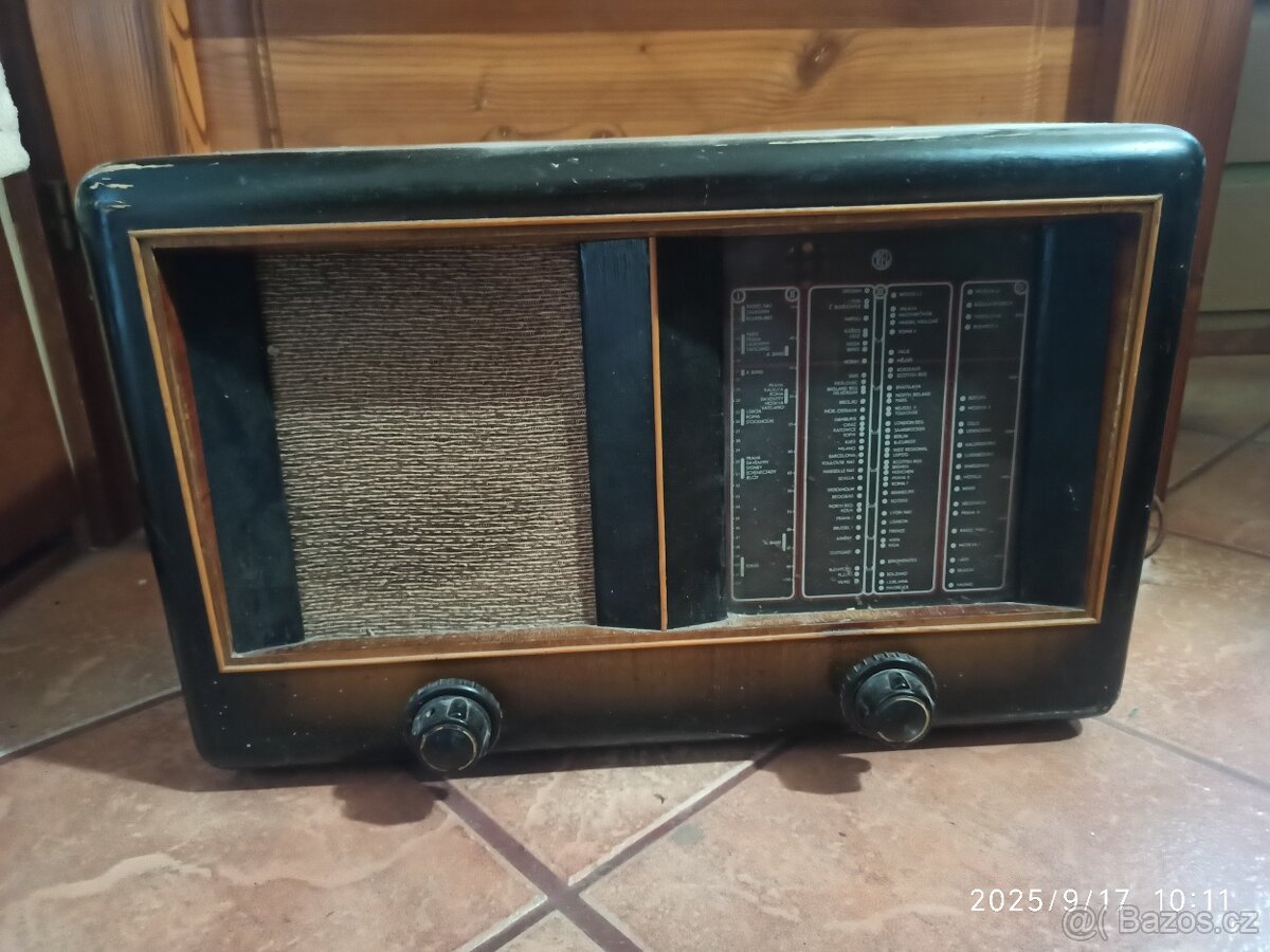 Nabízím sbírku rádii a magnetofonu.Cena dohodou. - 5