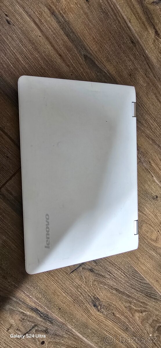 Menší notebook Lenovo - 5