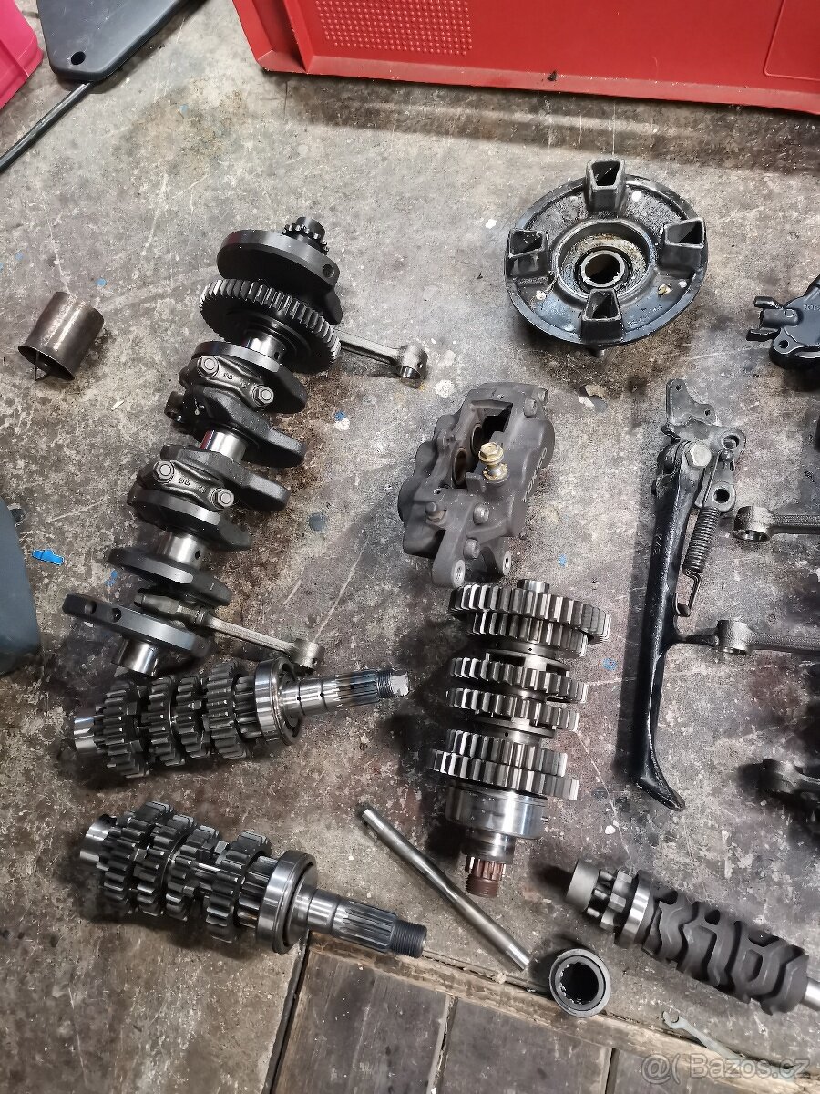 Kawasaki Zx7r mnoho dílů - 5