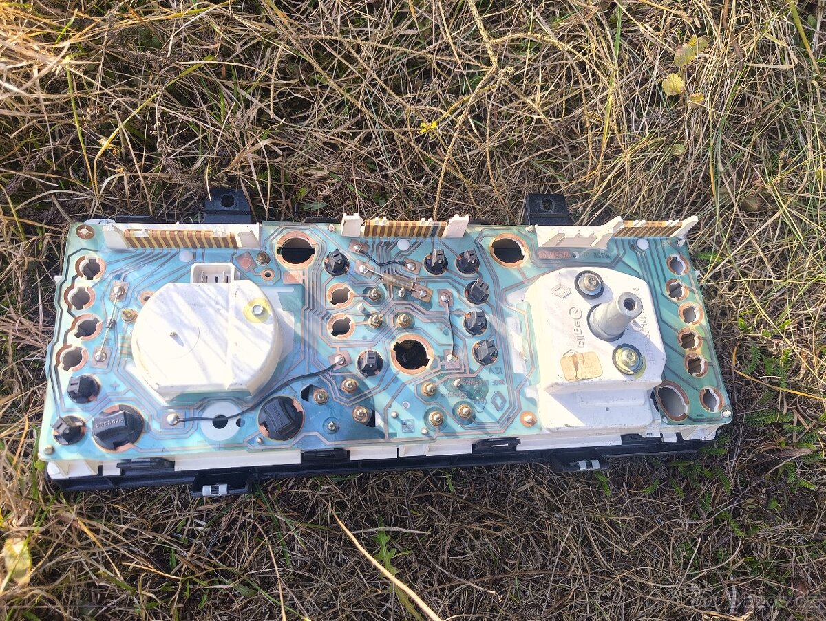 Renault Clio MK1. Tachometr s otáčkoměrem - 5