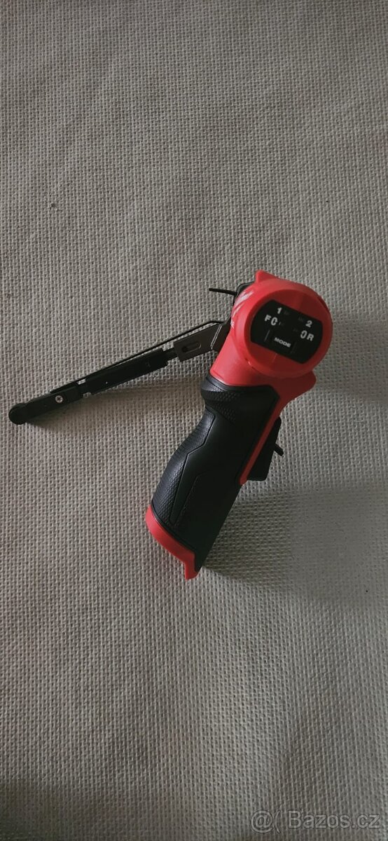 Milwaukee M12 FBFL13 pásovou brusku - 5