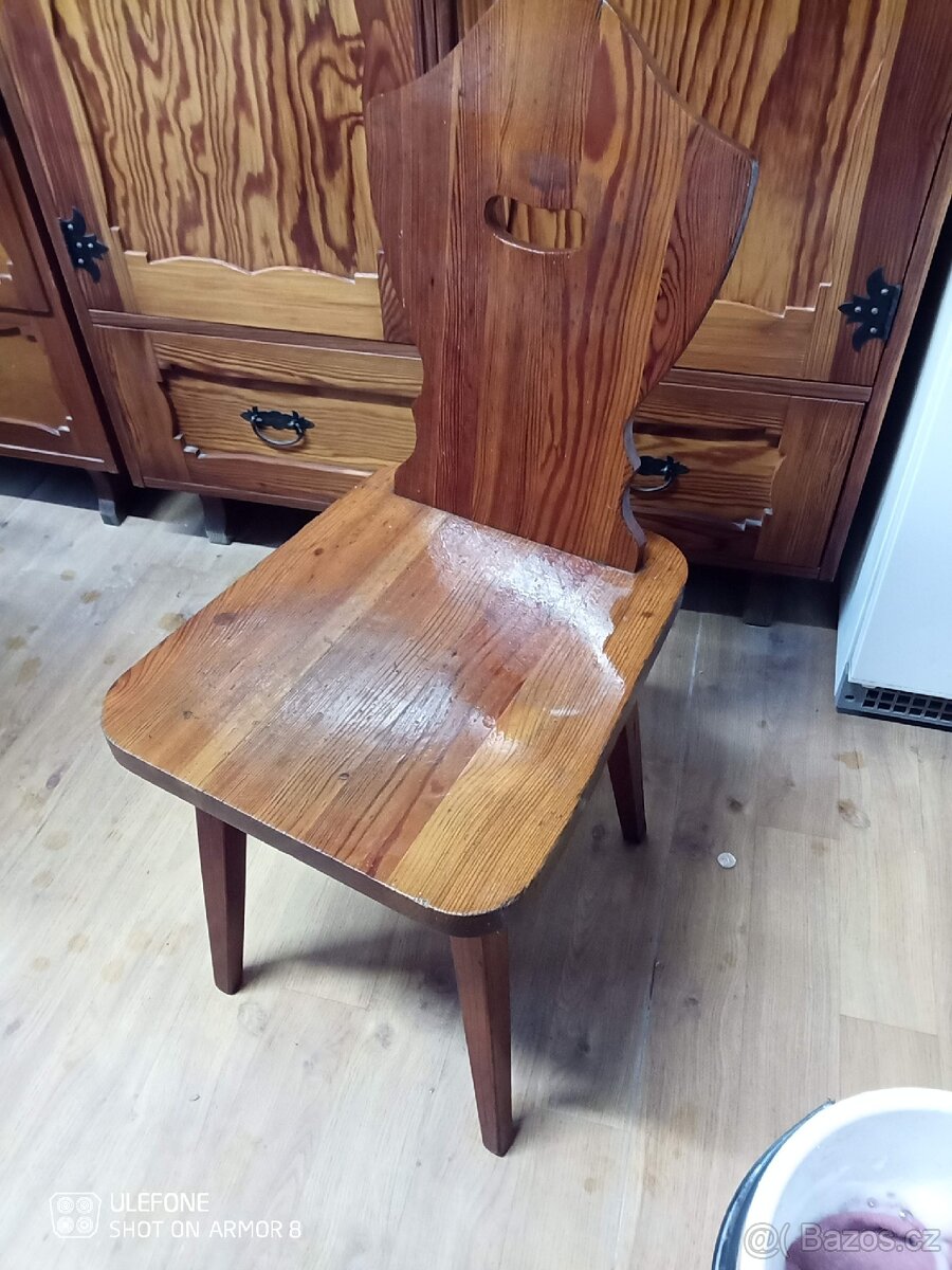 Prosklená jídelní skříň - 5