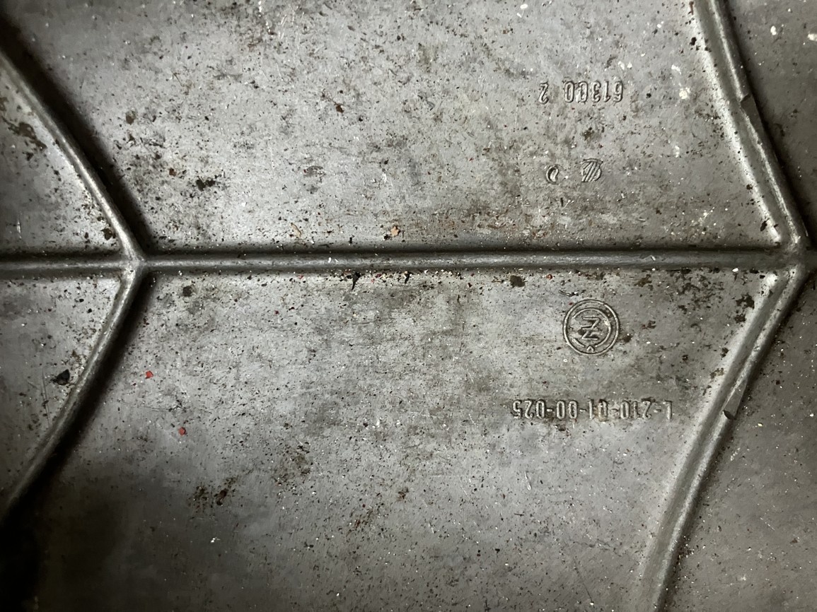 víko motoru na čz 150 - 5