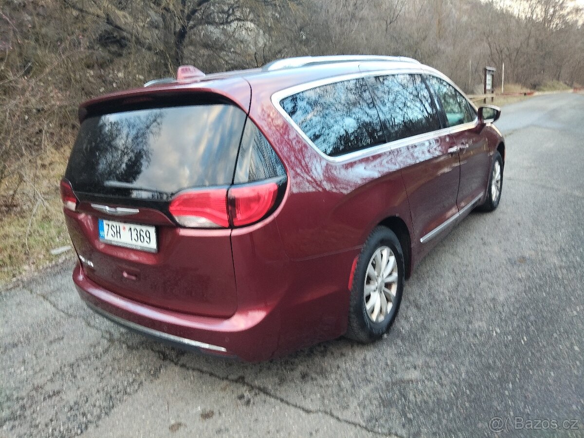 Chrysler Pacifica - 5