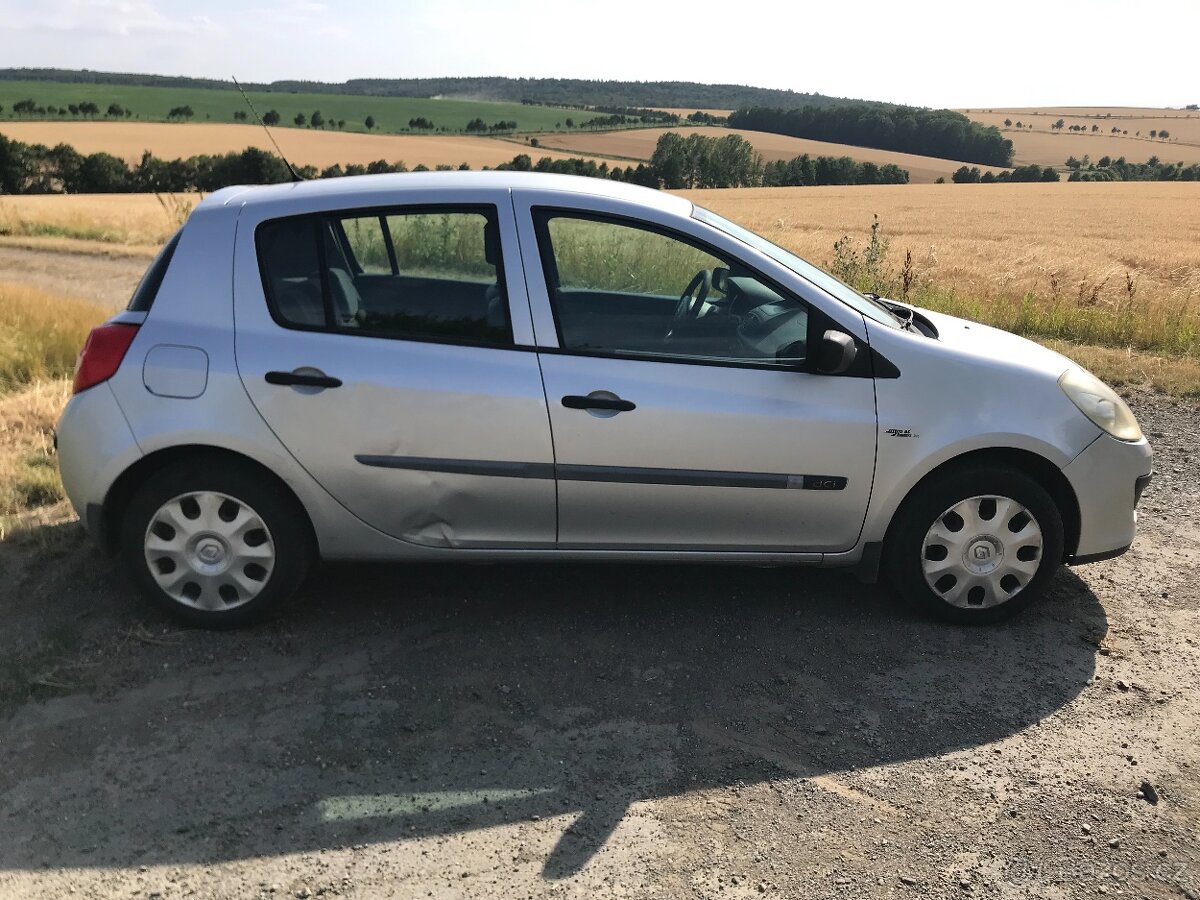 Renault Clio 1.5 dci 50kw - 5