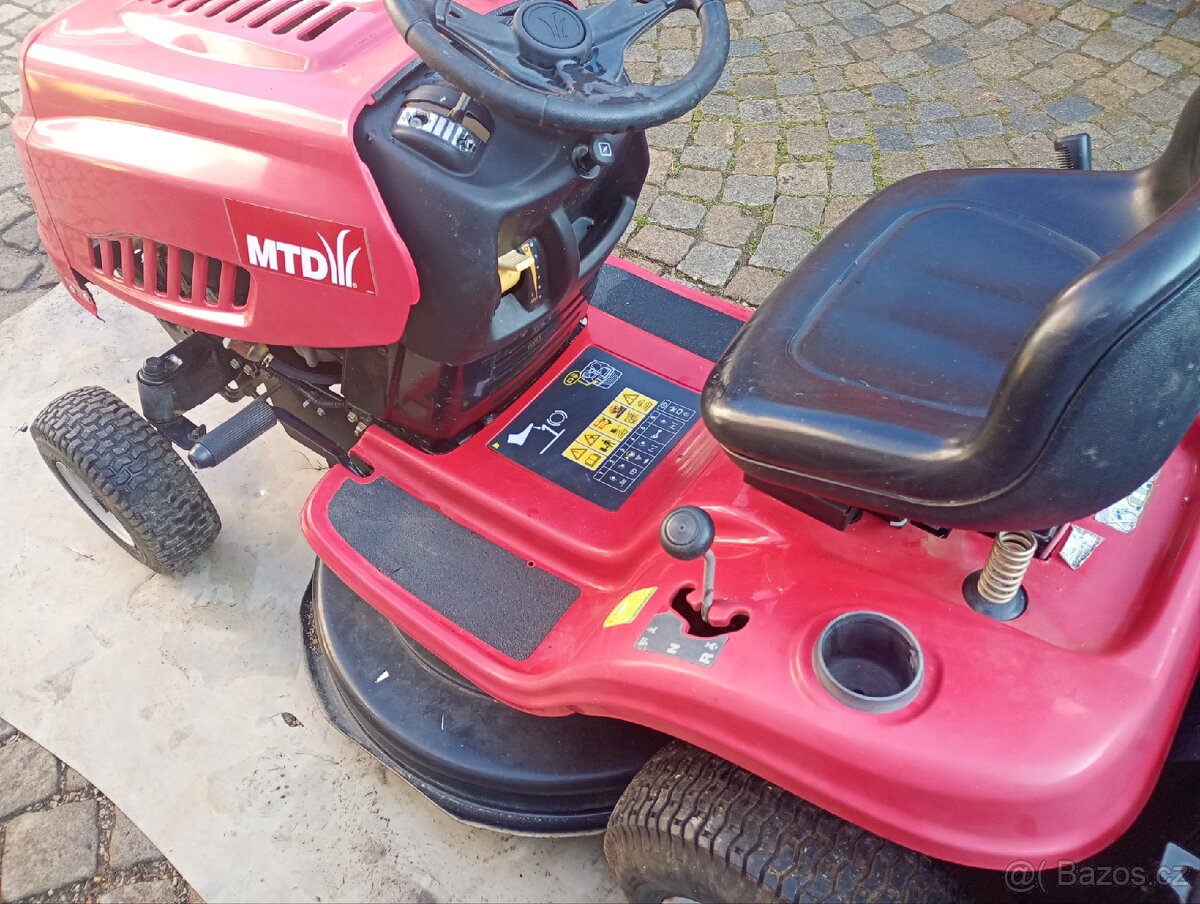 Zahradní traktůrek MTD - 5