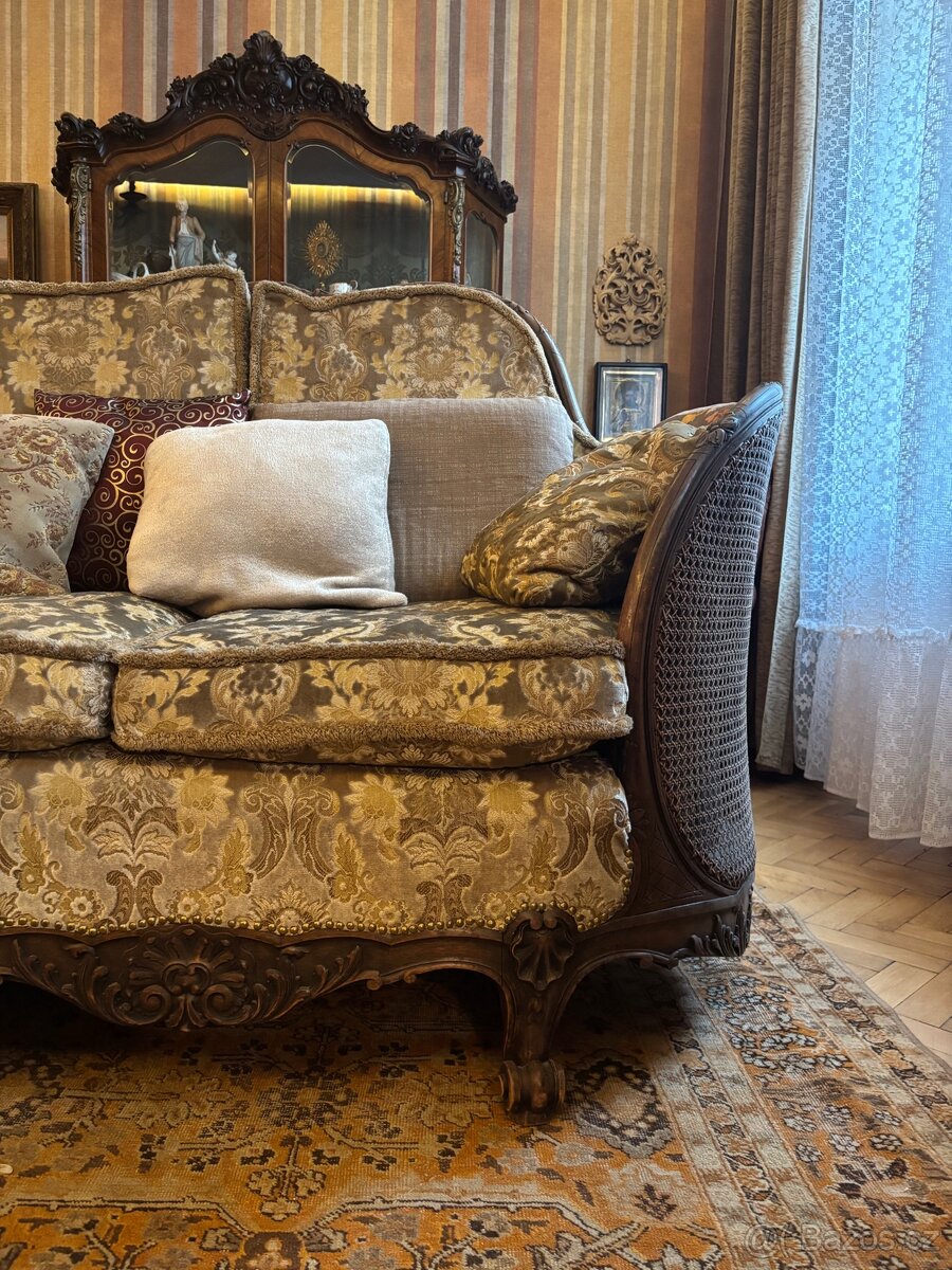 Krásná starožitná pohovka a křesla - 5