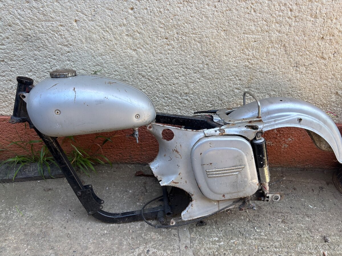 Jawa panelka dily - 5