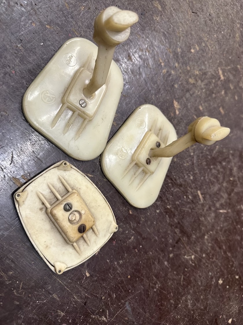 Predám spatní zrcátko do plexištítu JAWA ČZ - - 5