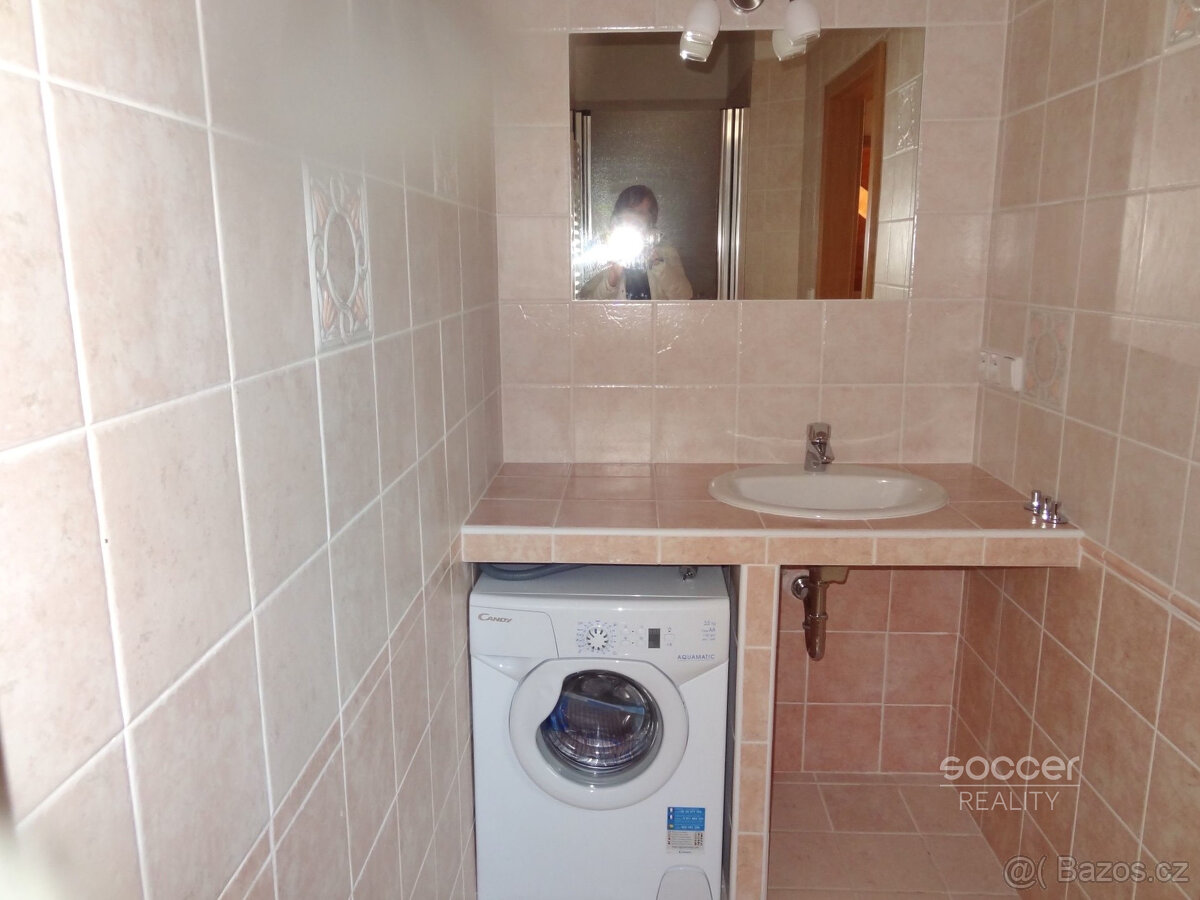 Atypický podkrovní byt 2+kk v atraktivním centru města. - 5