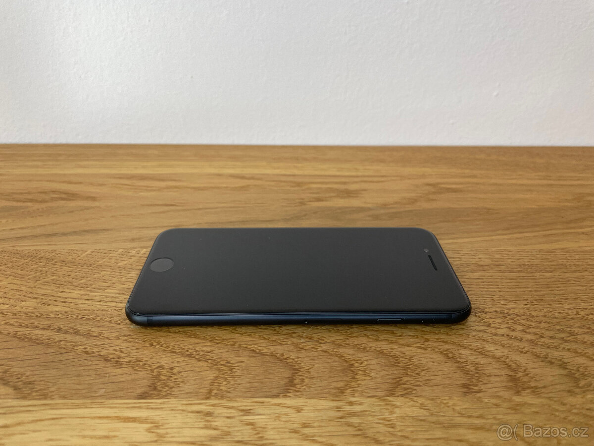 Apple iPhone 7 128GB Černý - velmi pěkný - baterie 98% - 5