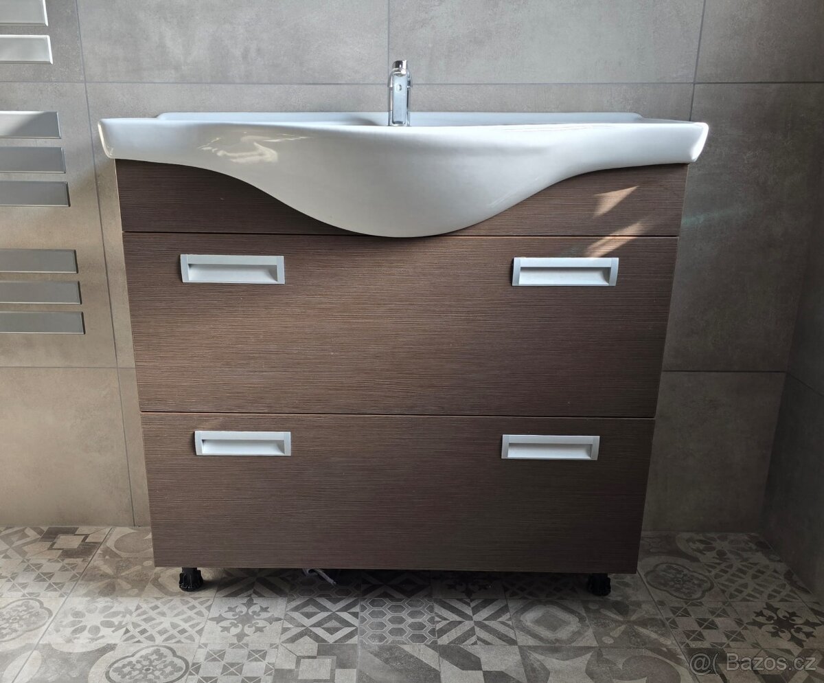 Umyvadlo se skříňkou - 5
