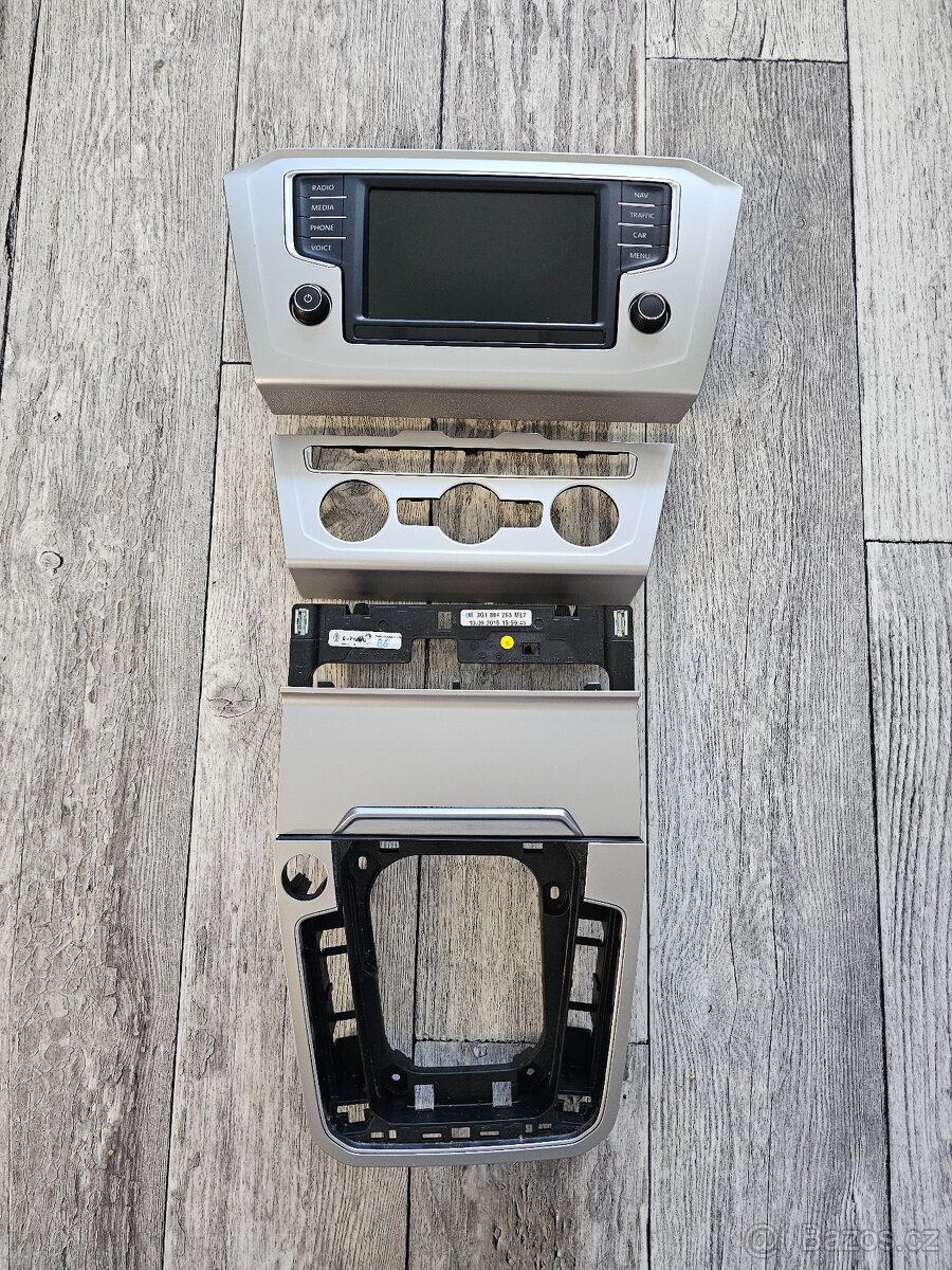 Displej 6,5" + stříbrný dekor - VW Passat B8 - 5