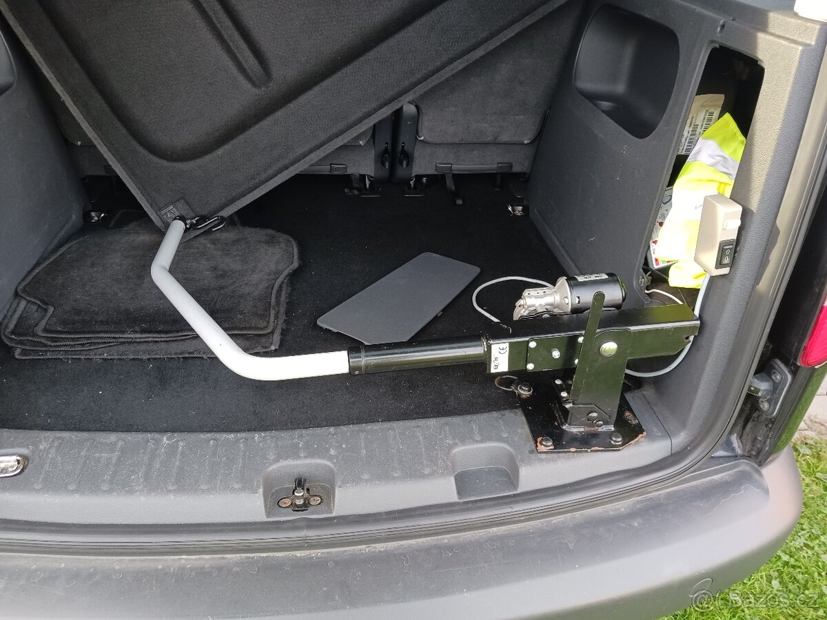 Vestavba pro invalidu MPV např. Volkswagen Caddy