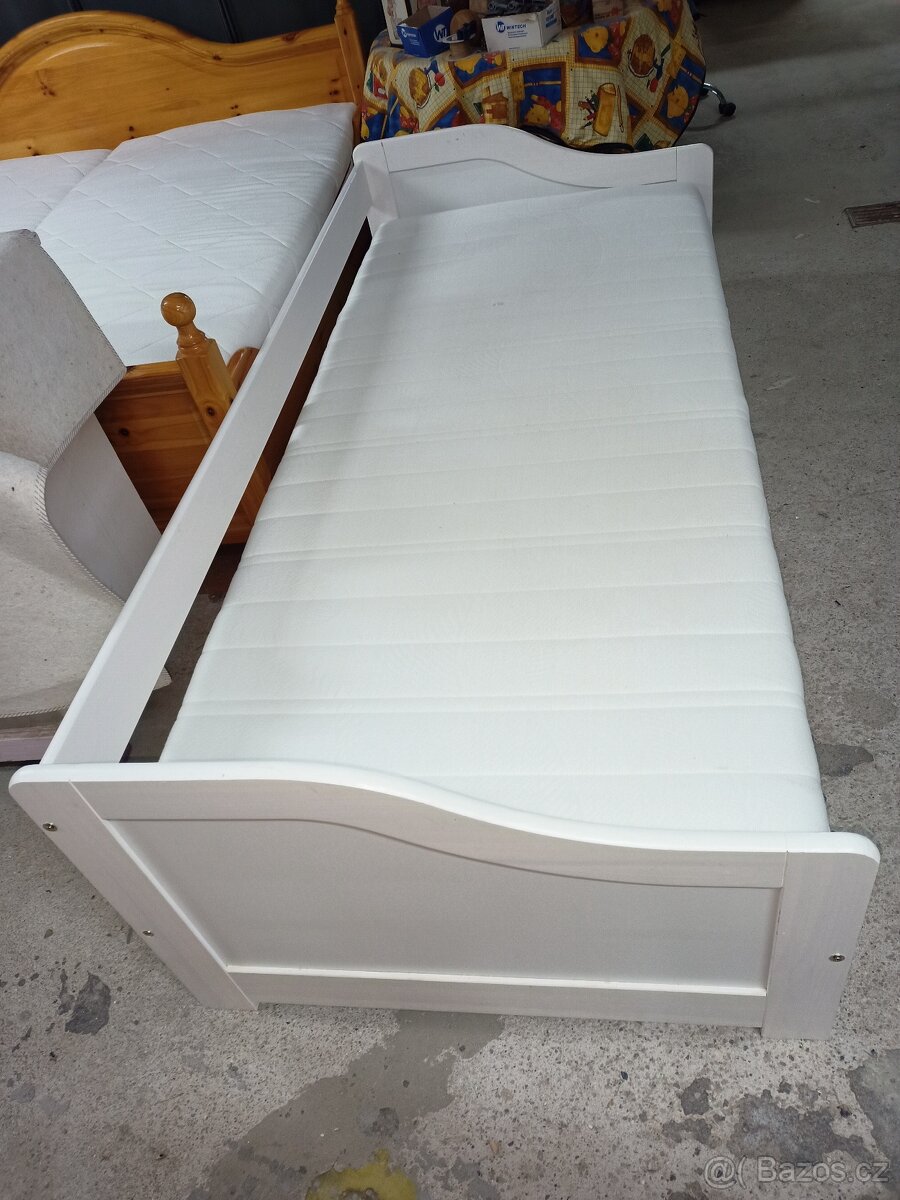 Prodám hezkou postel z masivu s dalším vysunovacím lůžkem - 5