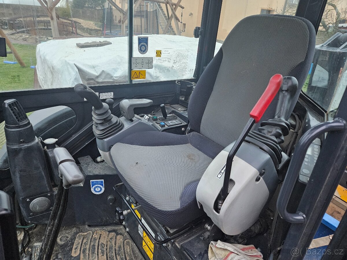 Prodám minibagr Airman AX26U - 5