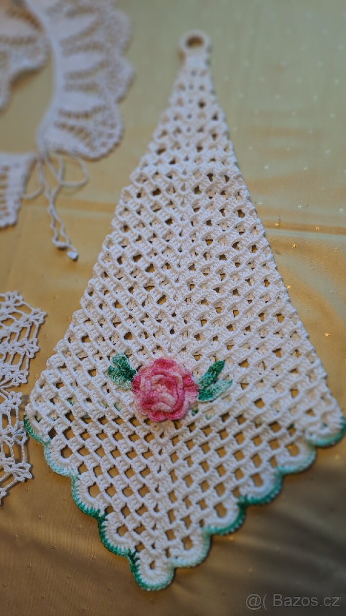 retro sbírka cukrářských zástěrek, krajkové límečky - 5