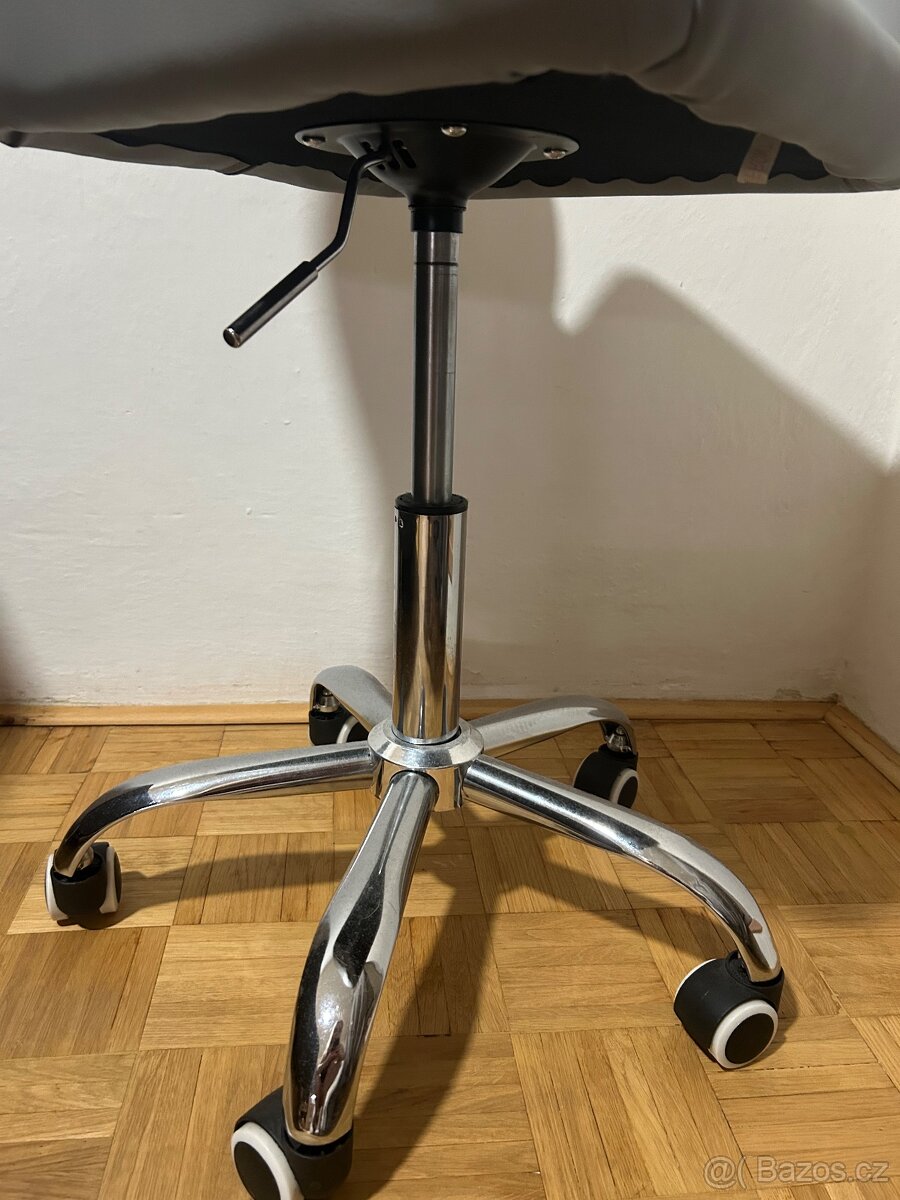 Otočná židle s kamínky - 5